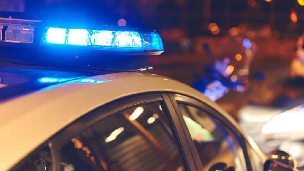 Un coche de la Guardia Urbana, el cuerpo que evitó la muerte de una mujer en Collserola / TWITTER GUARDIA URBANA