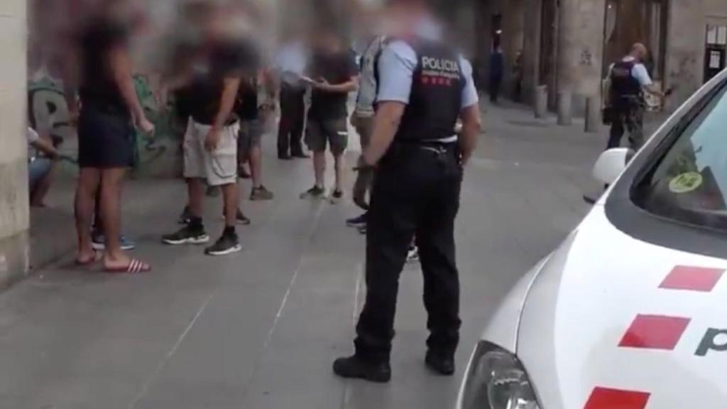 Operativo policial contra ladrones reincidentes en el Raval / MOSSOS D'ESQUADRA