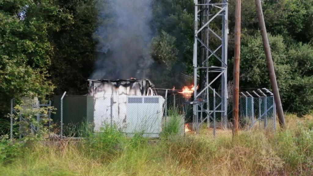 Imagen del incendio producido esta mañana en Cerdanyola del Vallès / BOMBERS DE LA GENERALITAT