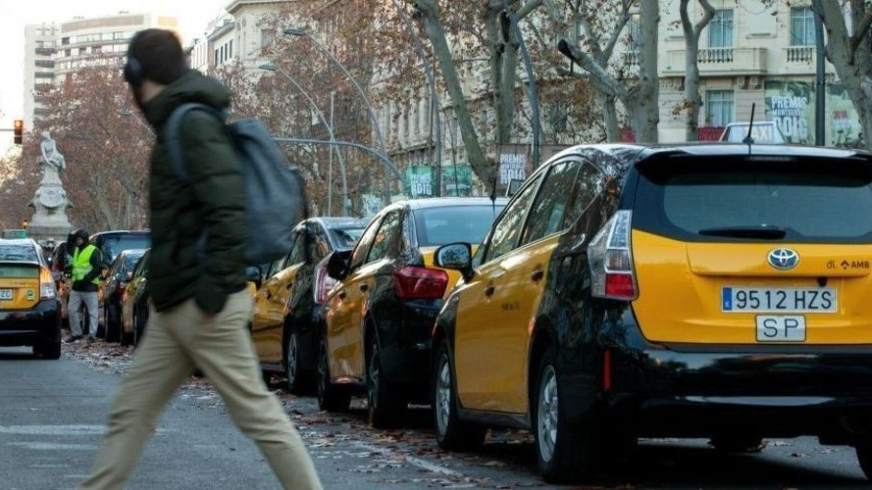 Taxis en la Gran Via, durante una huelga / EFE