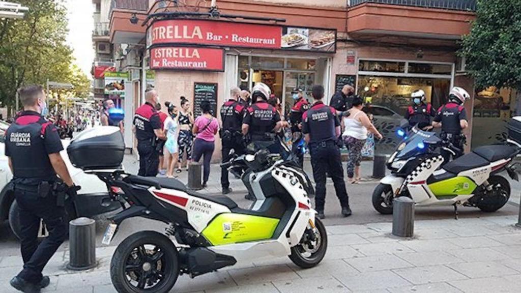 La Guardia Urbana de Cornellà fue a poner paz entre las tres mujeres / TWITTER HELPERS CAT