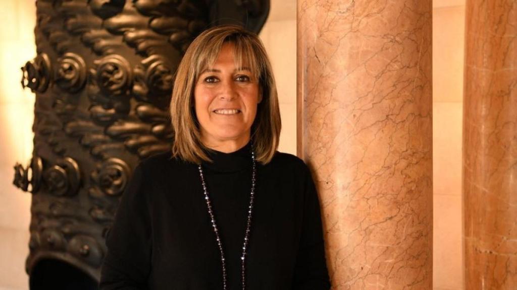Núria Marín, alcaldesa de L'Hospitalet, posa en su despacho de la Diputació de Barcelona / LENA PRIETO