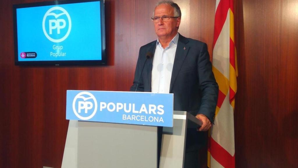 El presidente del PP en el consistorio, Josep Bou, que pedirá a Colau investigar las oposiciones de la Urbana, en una rueda de prensa / EFE