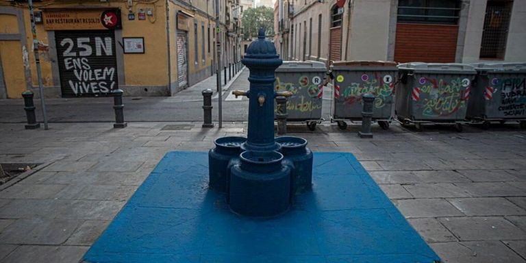 Fuente pintada como protesta / @CPTRESLLIRIS