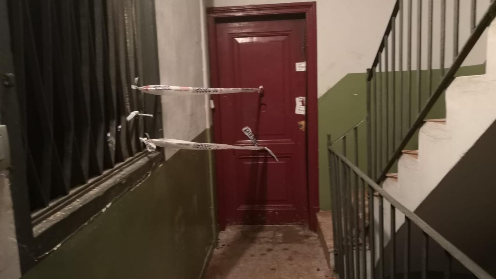 El piso de la primera víctima de John Musetescu, el triple homicida de Ciutat Vella / G.A