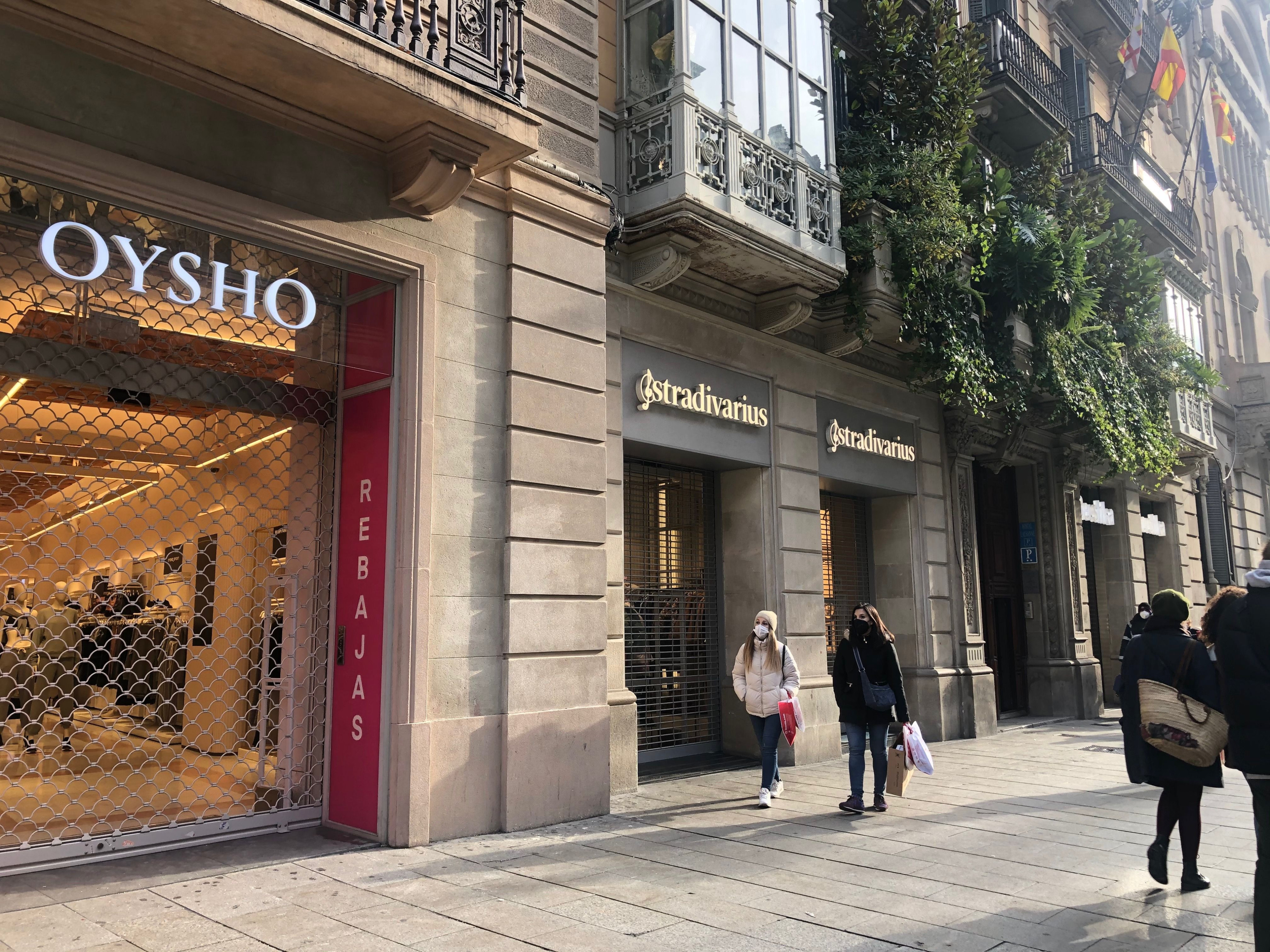 Tres comercios de Inditex –Oysho, Stradivarius y Bershka– cerrados el primer día de rebajas / M.A.