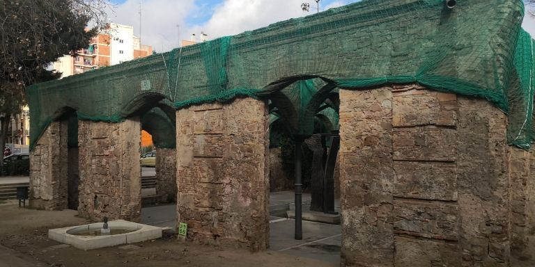 Arcadas del parque del Clot con las mallas verdes / CEDIDA
