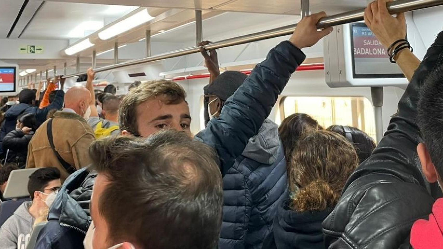 Interior de un tren de Rodalies en una imagen de archivo / MA