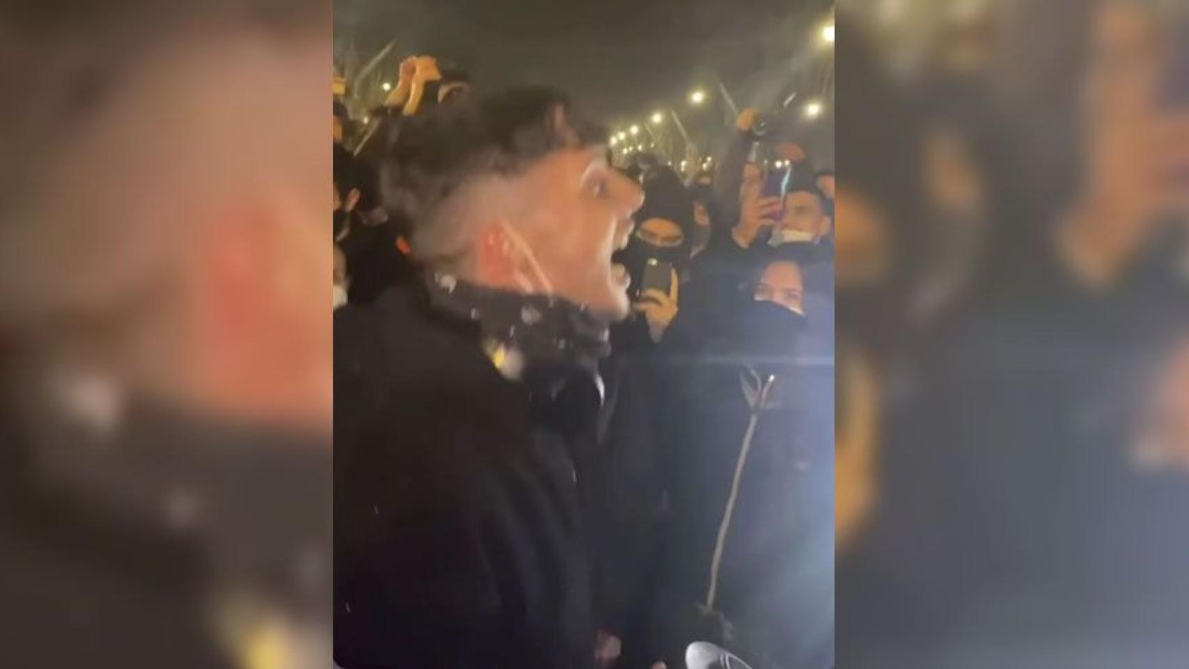 Captura de pantalla del rapero Ayax animando la séptima protesta por la libertad de Pablo Hasél en Barcelona / INSTAGRAM