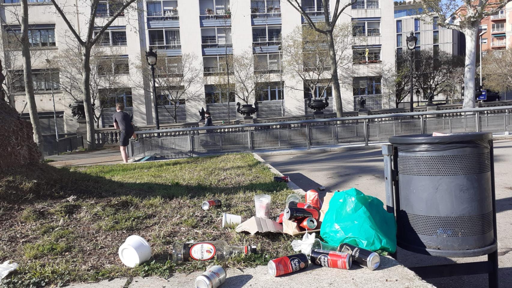 Latas en el paseo de Lluís Companys este sábado / RAVAL DREAM