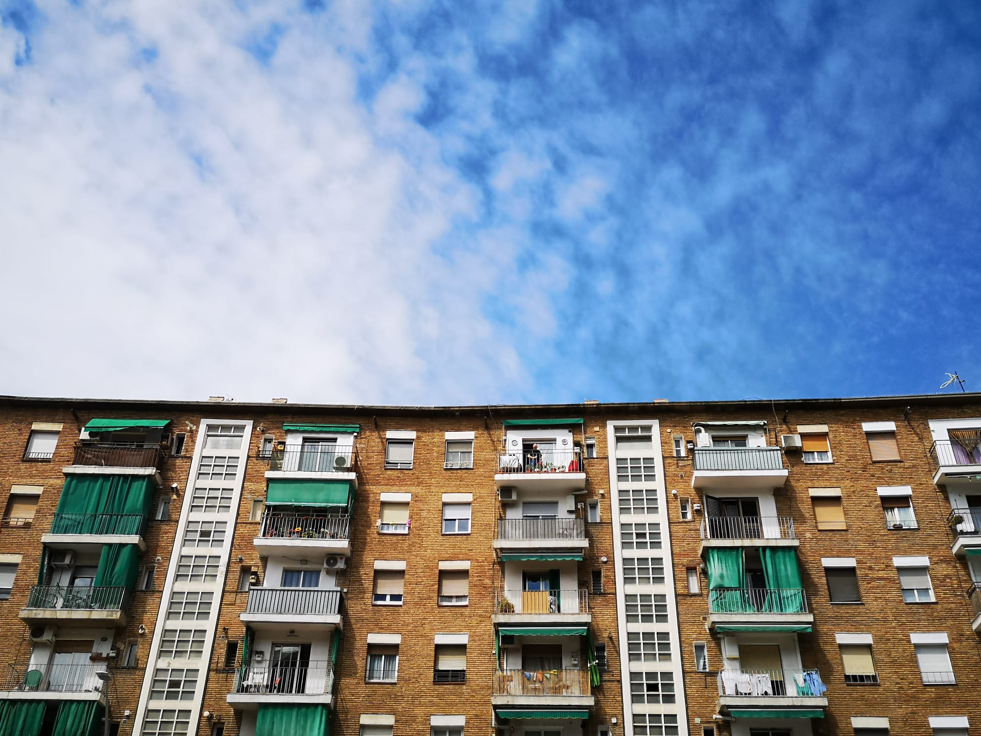 Viviendas en el barrio de la Pau i la Verneda / GUILLEM ANDRÉS