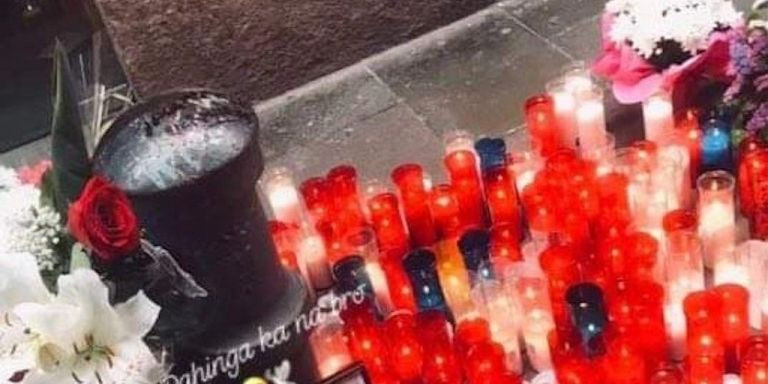 Velas en el lugar del accidente en el que murió el joven / MA