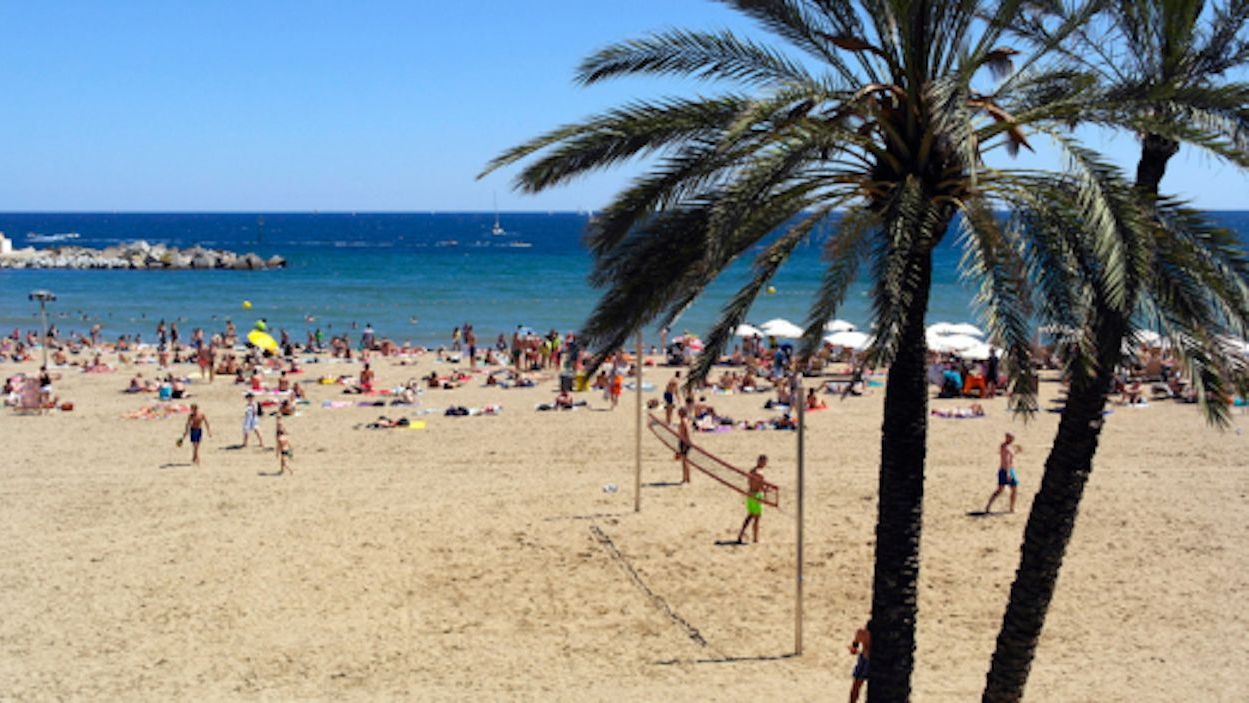 Un hombre de 60 años muere ahogado en una playa de Barcelona