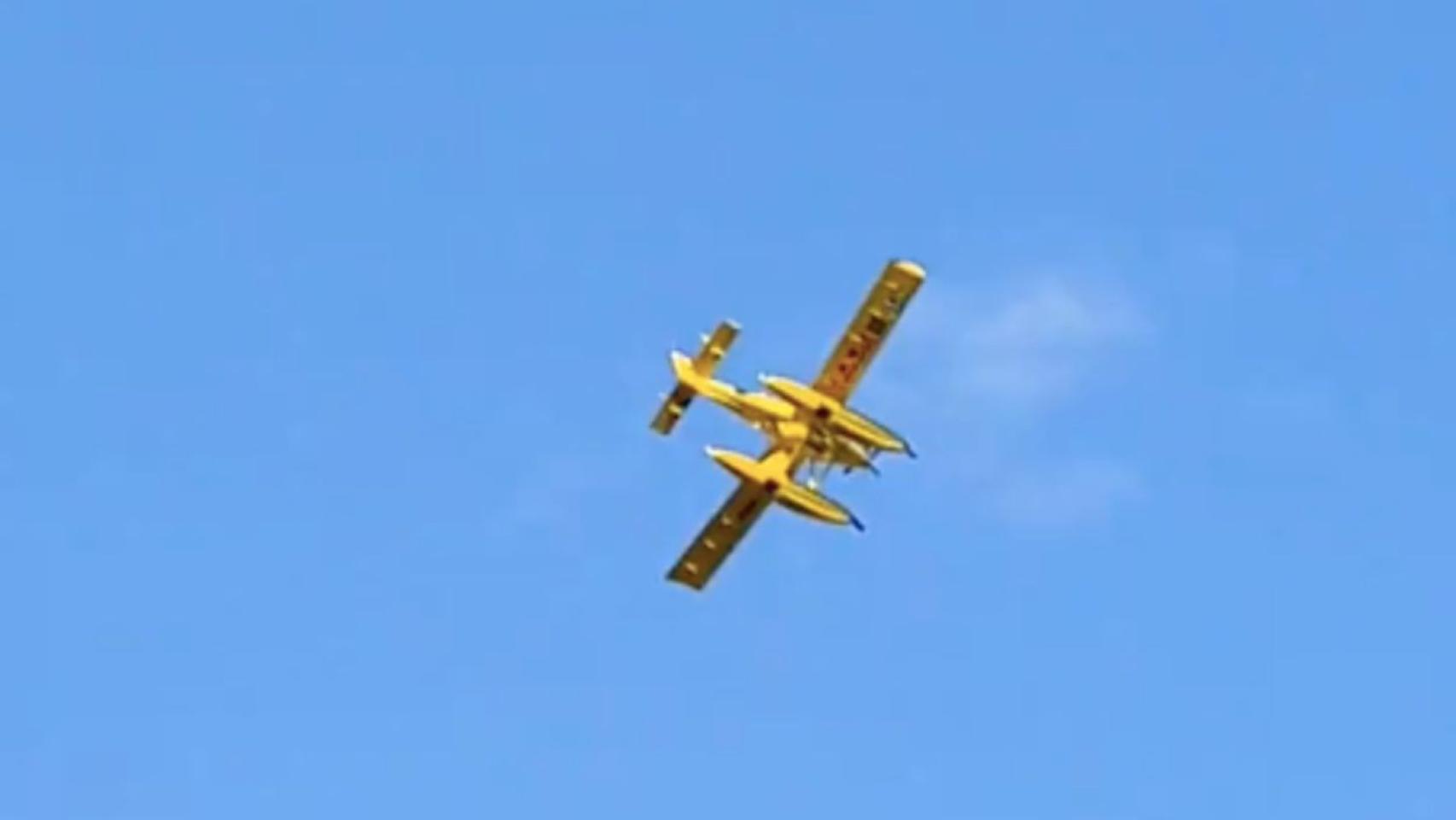 Hidroavión sobrevolando Collserola / ESTER KATTY ANNA