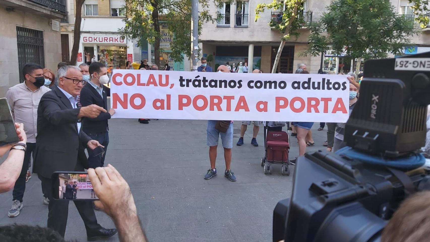 Josep Bou, líder del PP en el Ayuntamiento de Barcelona, en la concentración de Sant Andreu / METRÓPOLI