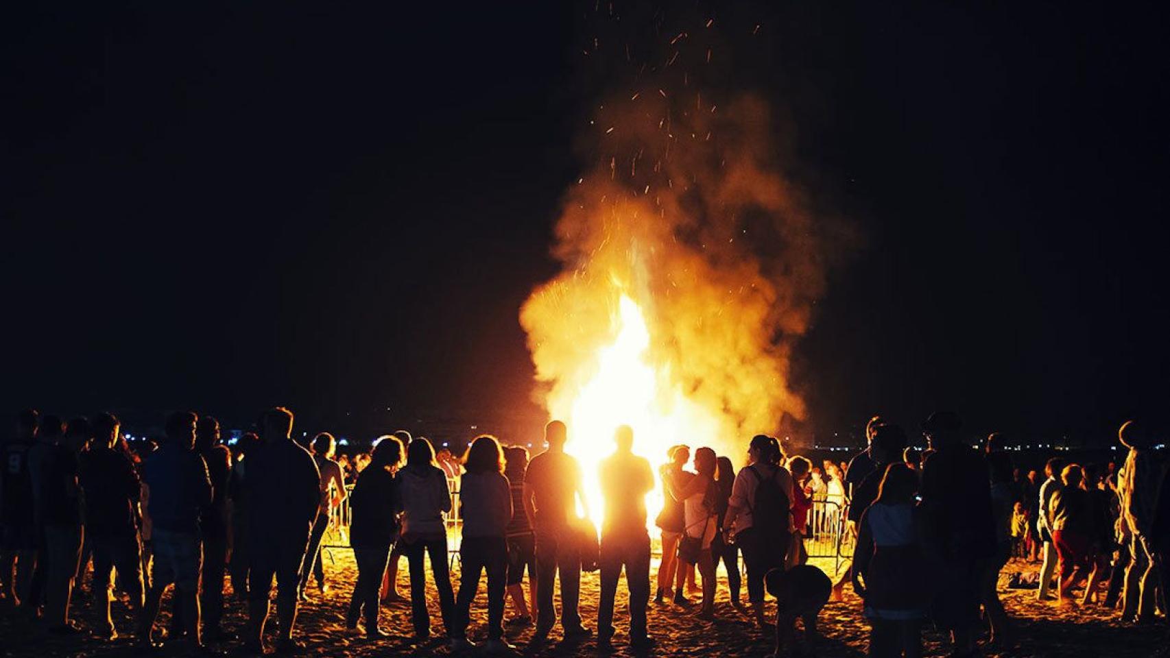 Noche de Sant Joan en la playa en una imagen de archivo