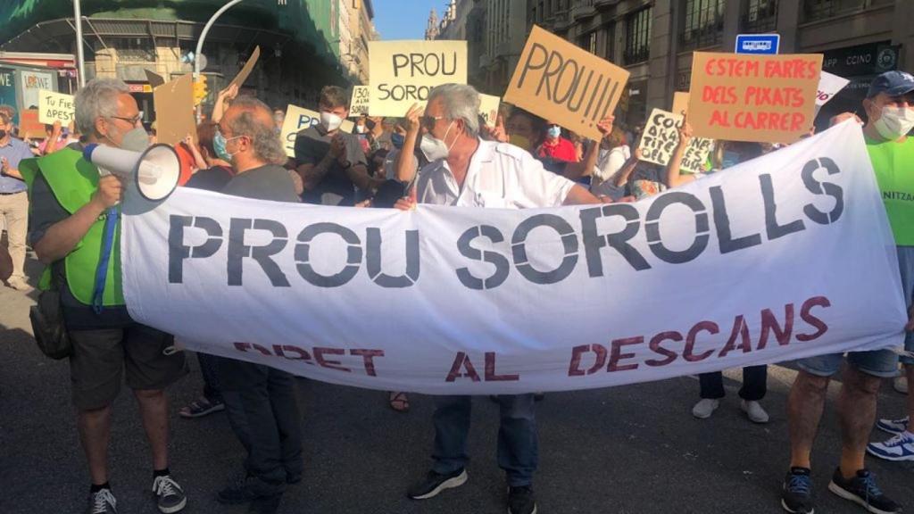 Vecinos de Ciutat Vella cortan vía Laietana contra el botellón / AVV CASC ANTIC