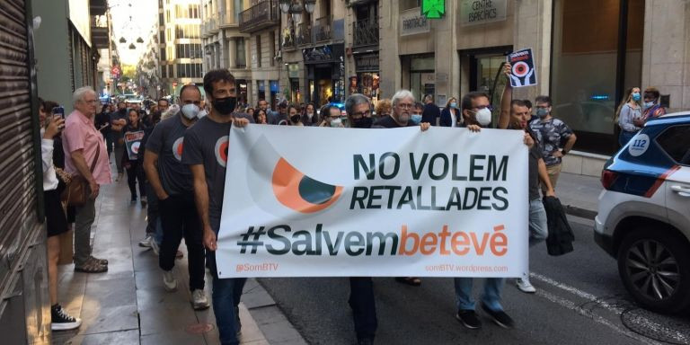 Manifestación de los trabajadores de betevé, que están en huelga / METRÓPOLI