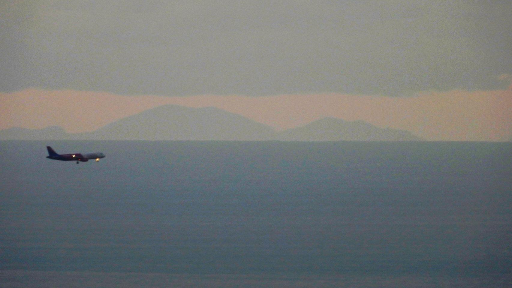 Así se ve la Sierra de Tramuntana de Mallorca desde Barcelona / REDES SOCIALES - @finestresdaire