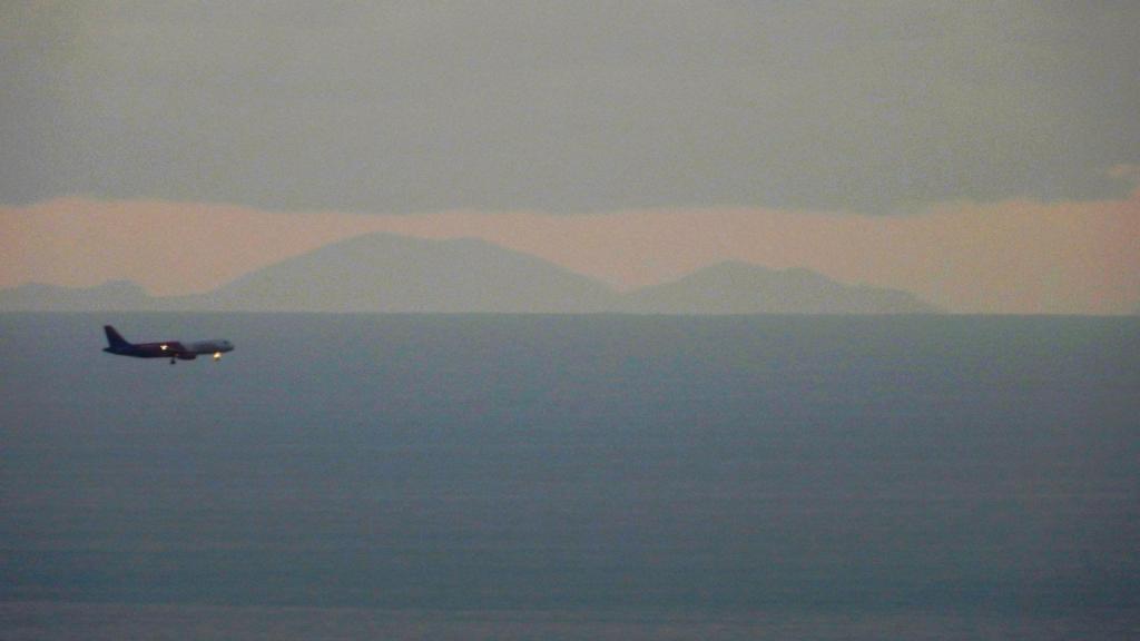 Así se ve la Sierra de Tramuntana de Mallorca desde Barcelona / REDES SOCIALES - @finestresdaire