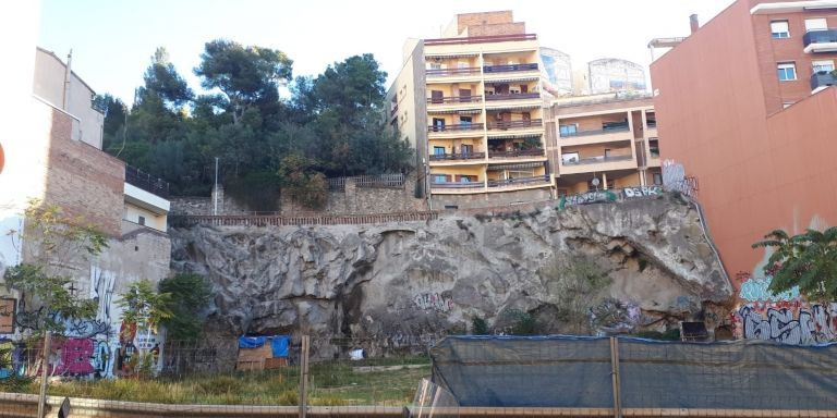 Solar en el que se ha instalado el campamento rumano  / CEDIDA