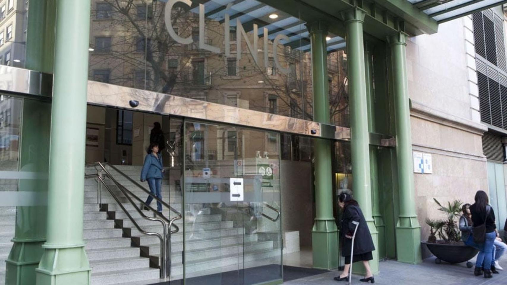Entrada del Hospital Clínic de Barcelona / HOSPITAL CLÍNIC