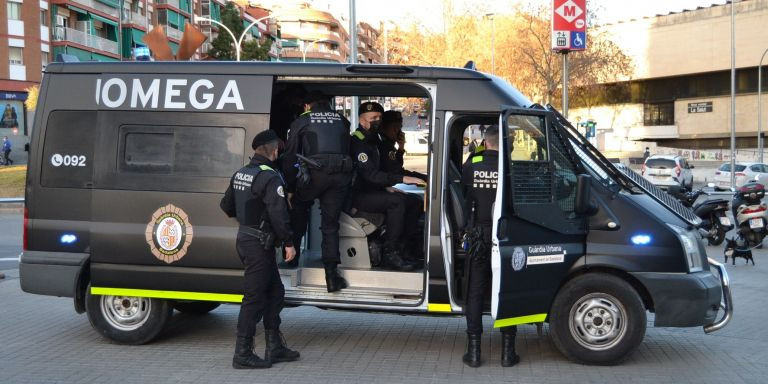 Los agentes de la Omega llevan el uniforme convencional de la Guardia Urbana / AYUNTAMIENTO. BADALONA
