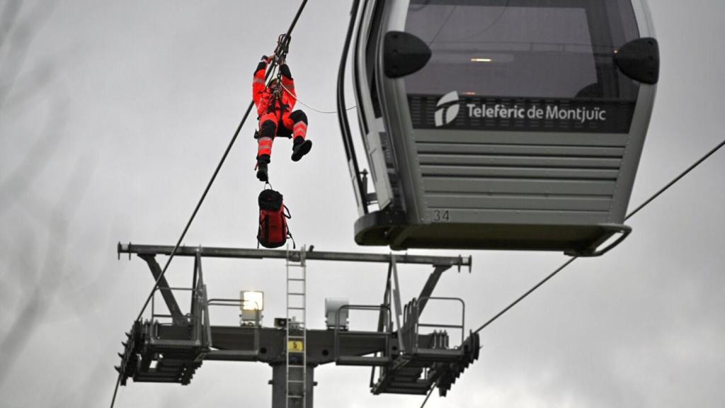 En el ensayo han participado más de un centenar de efectivos y 41 estudiantes del IES Mollet