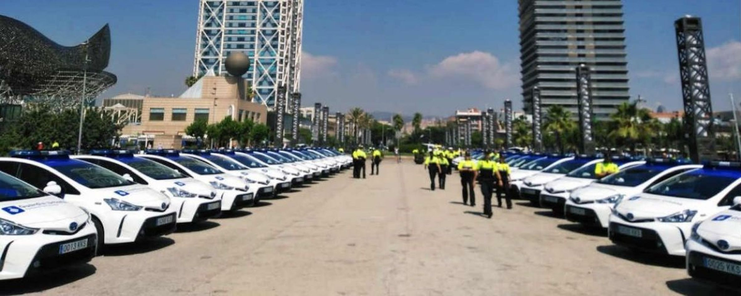 Coches Toyota Prius+ de la Guardia Urbana, en 2018, el día de la presentación / TWITTER GUARDIA URBANA