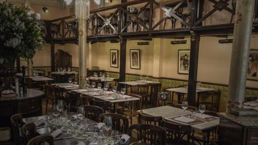 Mesas en el restaurante 4Gats de Barcelona / 4 GATS