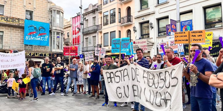 Manifestación de la Guardia Urbana del pasado 25 de octubre en la Plaza de la Vila de Badalona / ÁNGELA VÁZQUEZ