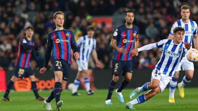 Frenkie de Jong y Sergio Busquets, durante un partido contra la Real Sociedad