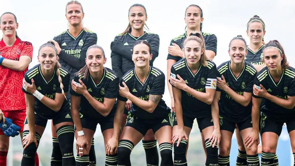 Las jugadoras del Real Madrid, tapándose el símbolo de la LPFF / REDES