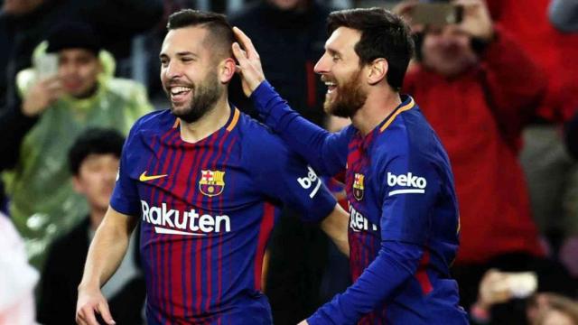 Jordi Alba y Leo Messi celebran un gol del Barça