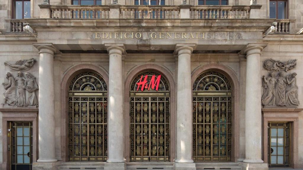 Tienda H&M de paseo de Gràcia (Barcelona) / CEDIDA (©alvarovaldecantos)