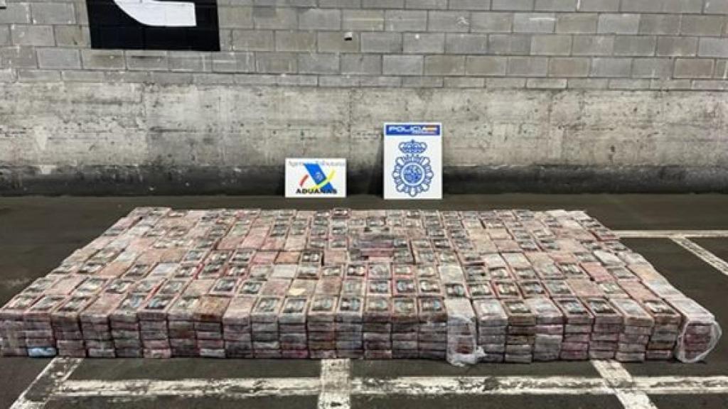 Fardos de cocaína incautados por la Policía Nacional en el puerto de Barcelona, en una imagen de archivo
