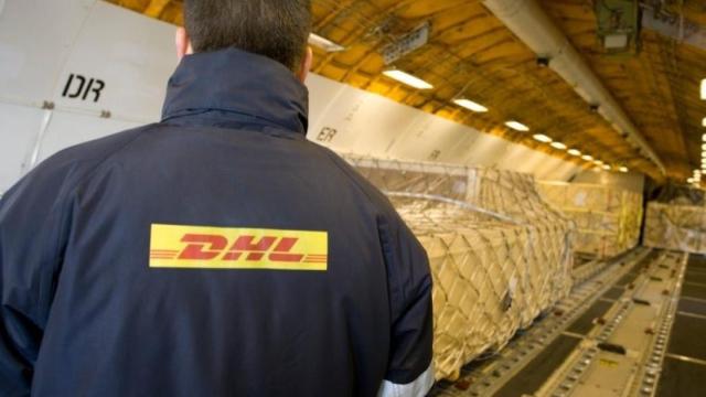 Trabajador de DHL / EP