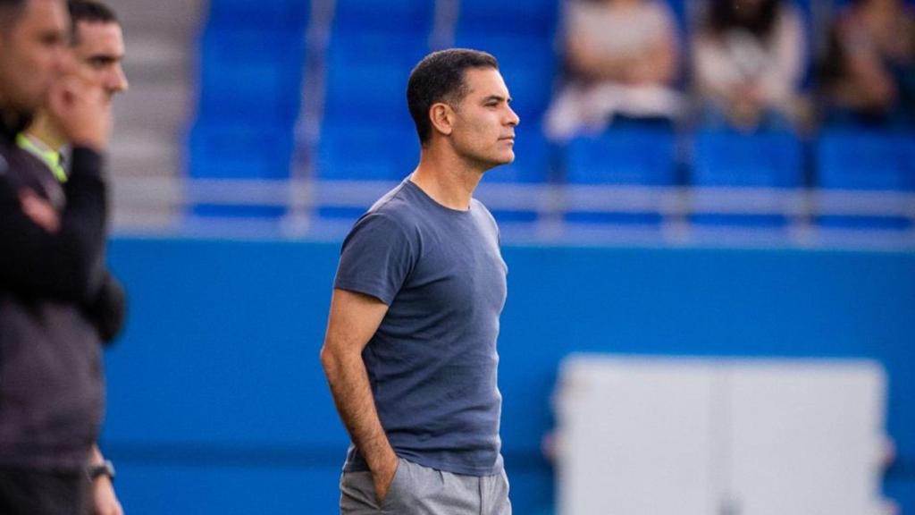 Rafa Márquez observa con atención a los jugadores del Barça B