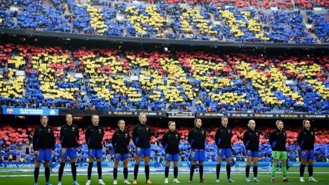 El Barça Femenino, antes de un partido de Champions League en el Camp Nou / FCB
