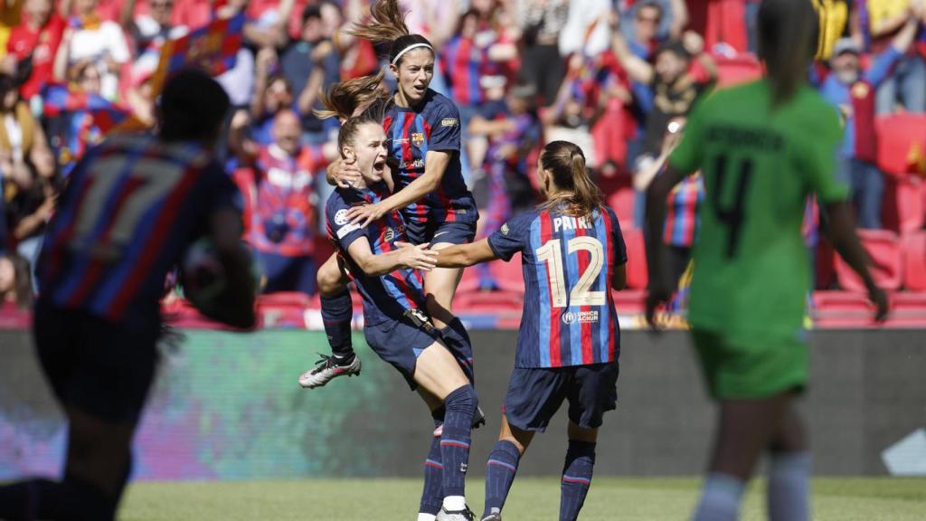 El Barça femenino, celebrando uno de los goles de Patri Guijarro al Wolfsburgo