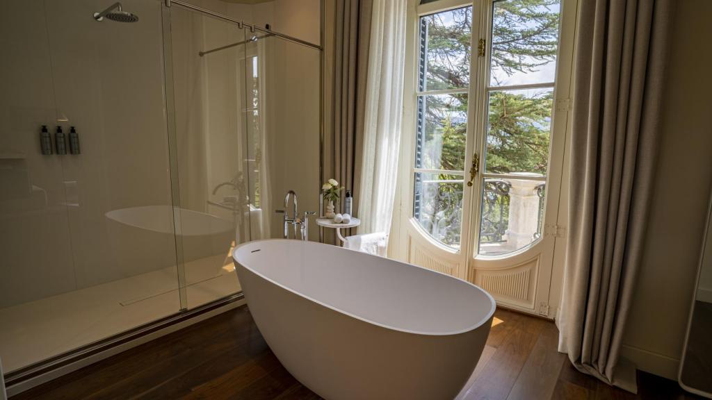 Baño de una de las habitaciones del Hotel Serras Torre del Remei