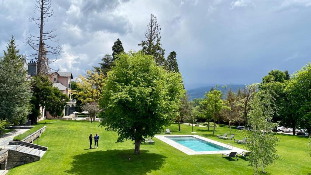 Vistas de la piscina desde una de las habitaciones de La Masía, en el Hotel Serras Torre del Remei