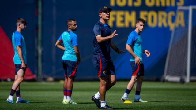 Rafa Márquez dirige un entrenamiento del Barça B / FCB