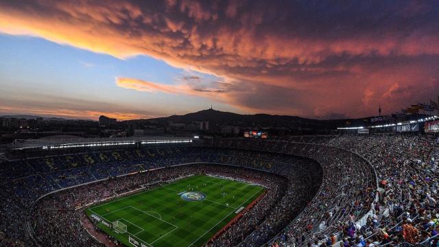 Panorámica del Camp Nou al atardecer