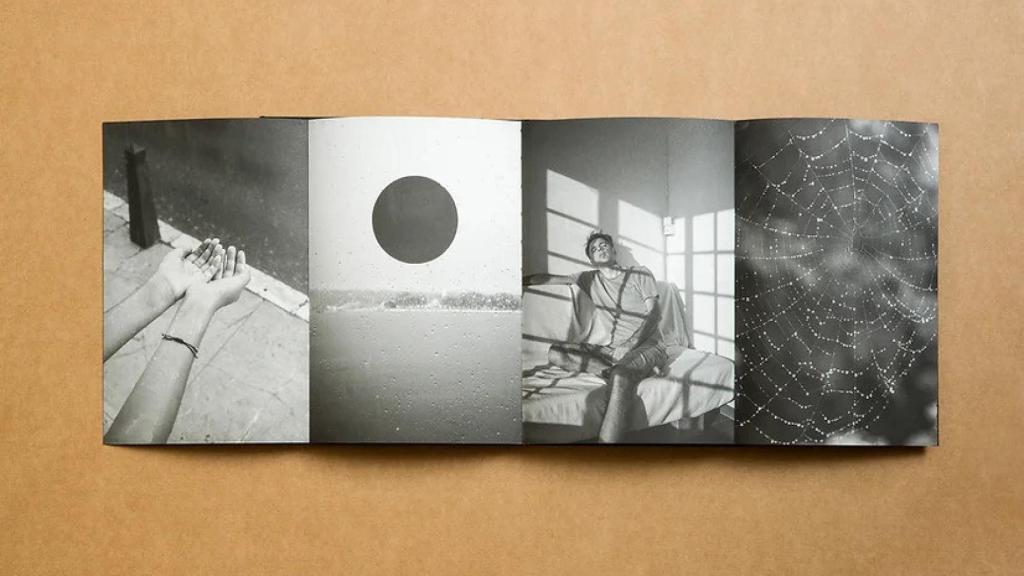 Elfotolibro está muy presente en ArtsLibris. En la imagen, Summer's Almost Gone, (2022), de Alex Llovet de la editorial Bartlebooth