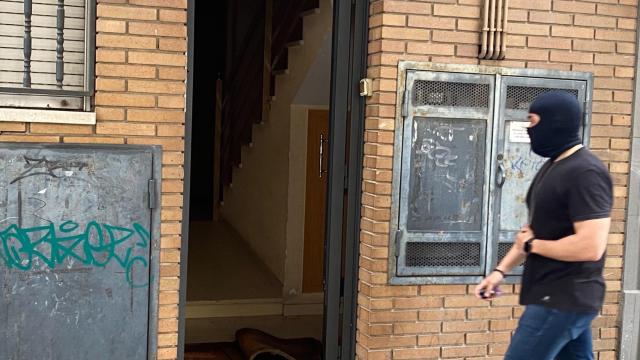 Los Mossos registran la casa de Ricardo Mateo, líder de Casuals, en L'Hospitalet de Llobregat