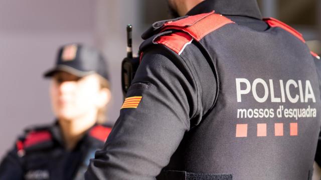Dos agentes de los Mossos d'Esquadra