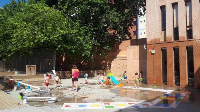 Niños y monitores en un casal de verano