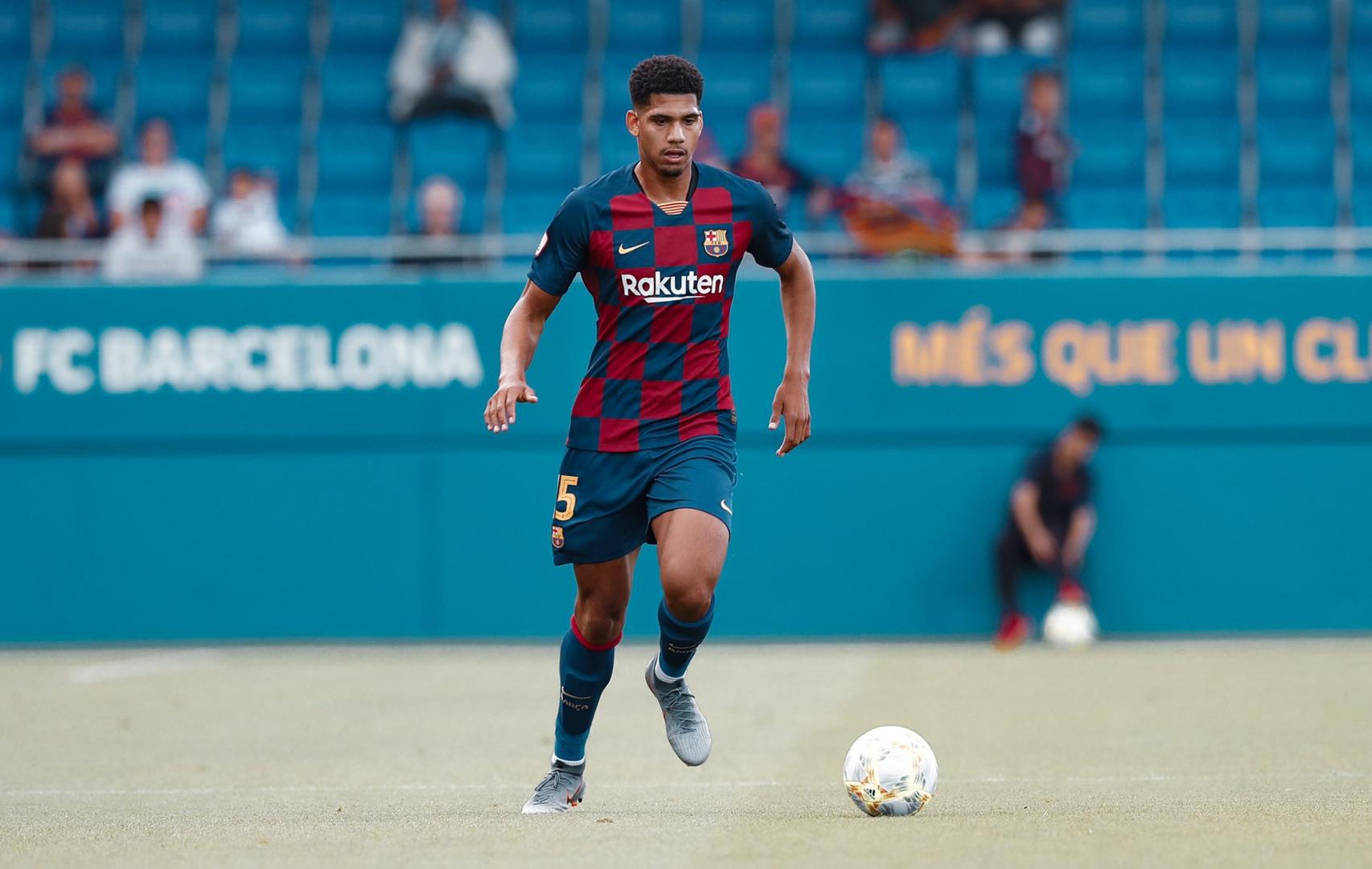 Ronald Araujo, en un partido con el Barça B