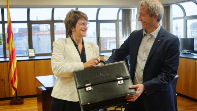 Anna Simó y Josep Gonzàlez-Cambray en el traspaso de carteras este lunes en la Conselleria de Educación